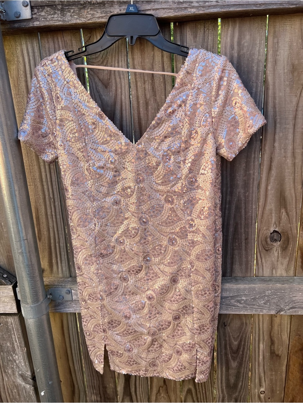 👗Gianni Bini Short Sequin V-Neck Women's Dress in Rose Gold